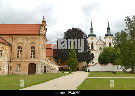 Prämonstratenser Kloster mit zwei Türmen, Zeliv, Tschechische Republik Stockfoto