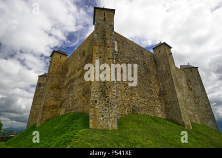 Mittelalterliche Burg im französischen Dorf von Mauvezin, Hautes Pyrenees, Frankreich Stockfoto