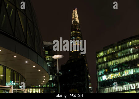 London, Großbritannien, 11. Oktober 2017, Nacht der Stadt, schöne Natur und Architektur in Großbritannien Stockfoto