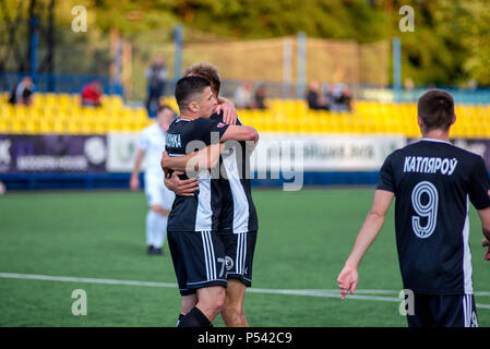 MINSK, Weißrussland - 24. JUNI 2018: Fussball Spieler Ziel Feiern während der BELARUSSISCHE Premier League football Match zwischen FC Luch und FC Torpedo am Th Stockfoto