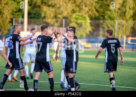 MINSK, Weißrussland - 24. JUNI 2018: Fussball Spieler Ziel Feiern während der BELARUSSISCHE Premier League football Match zwischen FC Luch und FC Torpedo am Th Stockfoto