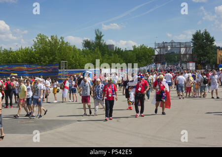 Nischni Nowgorod, Russland - 24. Juni 2018: einer der Städte der WM 2018 in Russland. Fans zum Stadion vor dem Spiel. Stockfoto
