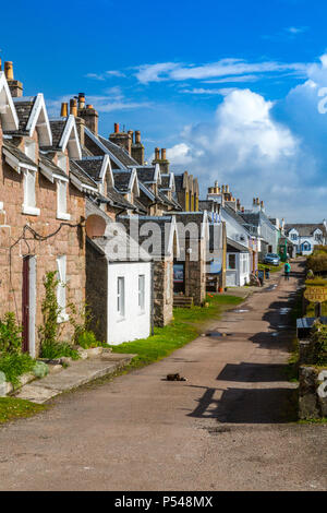 Suche entlang der Hauptstraße in Baile Mor, die wichtigste Siedlung auf der Hebriden Insel Iona, Argyll und Bute, Schottland, Großbritannien Stockfoto