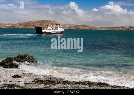 Die 'Loch Buie" Fähre en-route nach Fionnphort auf Mull aus der Hebriden Insel Iona, Argyll und Bute, Schottland, Großbritannien Stockfoto