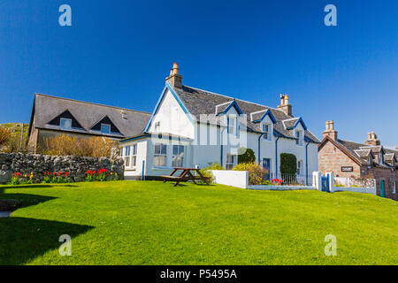 Eine bunte Cottage in Baile Mor, die größte Siedlung auf der Hebriden Insel Iona, Argyll und Bute, Schottland, Großbritannien Stockfoto