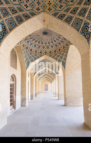 Masjed-e Nasir al-molk, auch als rosa Moschee, Shiraz, Iran Stockfoto