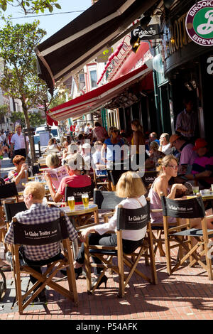 Le Touquet (Frankreich): Cafe Terrasse in der Straße "Rue de Metz' Stockfoto