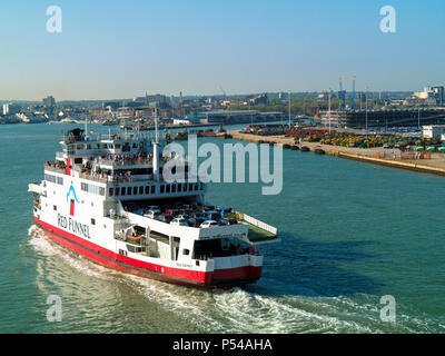 Red Funnel Autofähre Red Osprey in Southampton, England Stockfoto