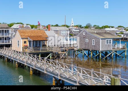 Waterfront Cottages auf alten North Wharf in Nantucket, Massachusetts. Stockfoto