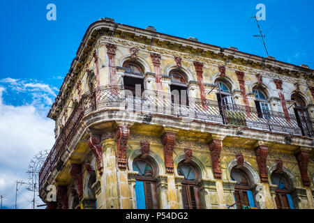 Havanna, Kuba - ca. Mai 2016: Alte Gebäude in Havanna. Stockfoto