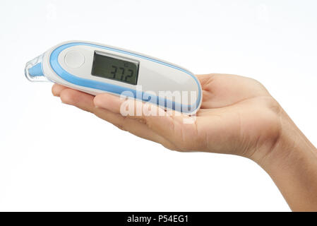 Hand Schlafengehen digitales Thermometer auf weißem Hintergrund Stockfoto