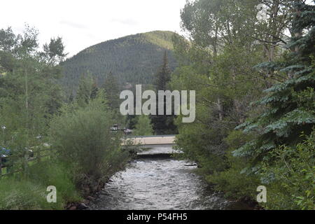 Stream läuft durch Breckenridge Colorado Stockfoto