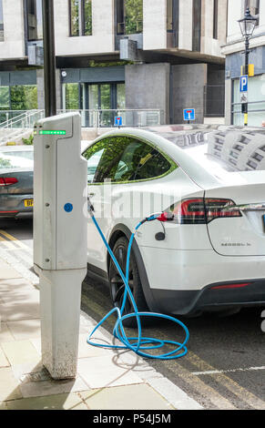 Ein mennekes EV Ladestation im Zentrum von Birmingham, England, Großbritannien Stockfoto