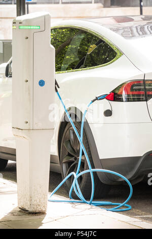 Ein mennekes EV Ladestation im Zentrum von Birmingham, England, Großbritannien Stockfoto