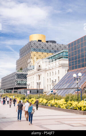 Moderne und alte Architektur des 20. Jahrhunderts um Centenary Square Birmingham, Anzeigen Baskerville Haus und die Bibliothek von Birmingham, England, Großbritannien Stockfoto