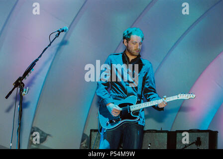 Jonny Buckland von Coldplay performing in der Hollywood Bowl, den 31. Mai 2003, Los Angeles, Vereinigte Staaten von Amerika. Stockfoto
