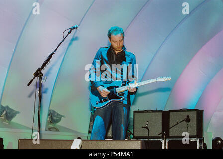 Jonny Buckland von Coldplay performing in der Hollywood Bowl, den 31. Mai 2003, Los Angeles, Vereinigte Staaten von Amerika. Stockfoto