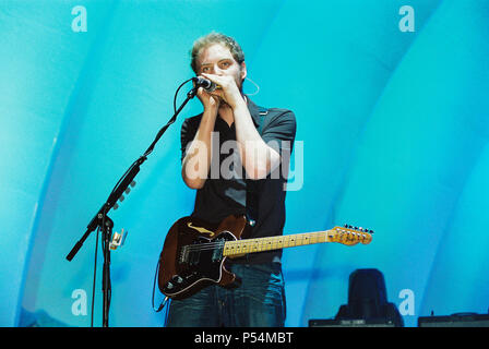 Jonny Buckland Lead Gitarrist in Coldplay performing in der Hollywood Bowl, den 31. Mai 2003, Los Angeles, Vereinigte Staaten von Amerika. Stockfoto