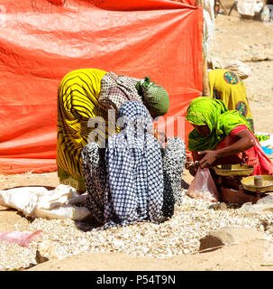 Äthiopien, LALIBELA - ca. Januar 2018 - - unbekannter Menschen im Gedränge der Markt Stockfoto