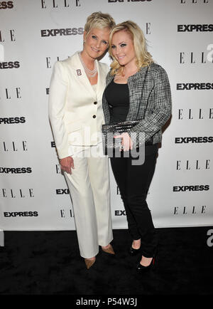 Cindy McCain, Meghan McCain ELLE und EXPRESS '25 um 25' Veranstaltung im Palihouse Club in West Hollywood / Los Angeles. Cindy McCain, Meghan McCain 41 Veranstaltung in Hollywood Leben - Kalifornien, Red Carpet Event, USA, Filmindustrie, Prominente, Fotografie, Bestof, Kunst, Kultur und Unterhaltung, prominente Mode, Besten, Hollywood Leben, Event in Hollywood Leben - Kalifornien, Roter Teppich und backstage, Musik Prominente, Topix, Paar, Familie (Mann und Frau) und Kids - Kinder, Brüder und Schwestern anfrage tsuni@Gamma-USA.com, Kredit Tsuni/USA, 2010 Stockfoto