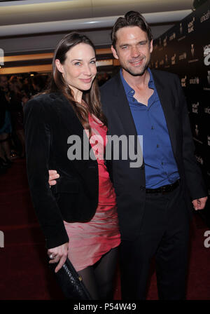 Claire Forlani Dougray Scott 44 - der Montblanc Charity Cocktail an der Soho House in Los Angeles. Claire Forlani Dougray Scott 44 Veranstaltung in Hollywood Leben - Kalifornien, Red Carpet Event, USA, Filmindustrie, Prominente, Fotografie, Bestof, Kunst, Kultur und Unterhaltung, prominente Mode, Besten, Hollywood Leben, Event in Hollywood Leben - Kalifornien, Roter Teppich und backstage, Musik Prominente, Topix, Paar, Familie (Mann und Frau) und Kids - Kinder, Brüder und Schwestern anfrage tsuni@Gamma-USA.com, Kredit Tsuni/USA, 2010 Stockfoto