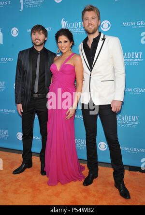 Dave Haywood Hillary Scott Charles Kelley Lady Antebellum 52-ACM-45Th American Country Music Awards - 2010 im MGM Hotel in Las Vegas. Dave Haywood Hillary Scott Charles Kelley Lady Antebellum 52 Veranstaltung in Hollywood Leben - Kalifornien, Red Carpet Event, USA, Filmindustrie, Prominente, Fotografie, Bestof, Kunst, Kultur und Unterhaltung, prominente Mode, Besten, Hollywood Leben, Event in Hollywood Leben - Kalifornien, Roter Teppich und backstage, Musik Prominente, Topix, Paar, Familie (Mann und Frau) und Kids - Kinder, Brüder und Schwestern anfrage tsuni@Gamma-USA.co Stockfoto
