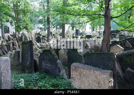 Tschechische Republik. Prag. Alter jüdischer Friedhof. War im Einsatz vom Anfang des 15. Jahrhunderts bis 1787. Grabsteine. Stockfoto