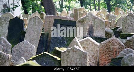 Tschechische Republik. Prag. Alter jüdischer Friedhof. War im Einsatz vom Anfang des 15. Jahrhunderts bis 1787. Grabsteine. Stockfoto