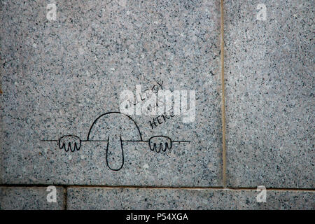 Kilroy war hier Markierung auf dem zweiten Weltkrieg Memorial in Washington DC Stockfoto