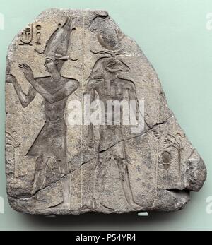 Entlastung von einem König und einem RAM-Gott. Granit. Herrschaft von Ptolemäus II oder III. 285-221 BC. Aus dem Tempel der Isis auf Behbeit el-Hagar. Ny Carlsberg Glyptotek. Kopenhagen. Dänemark. Stockfoto