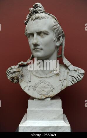 Caligua (Gaius Julius Caesar Augustus Germanicus). (12-41 N. CHR.). 3. römischer Kaiser. Julio-Claudian Dynastie. Büste des Kaisers mit Rüstung. Rom, 37-41 n. Chr.. Marmor. Ny Carlsberg Glyptotek. Kopenhagen, Dänemark. Stockfoto