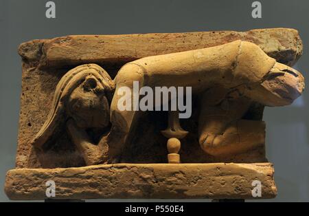 Griechische Kunst Altar mit griechischen Mythen. Der Selbstmord von Ajax, indem er sich in sein Schwert. Ny Carlsberg Glyptotek. Kopenhagen. Dänemark. Stockfoto