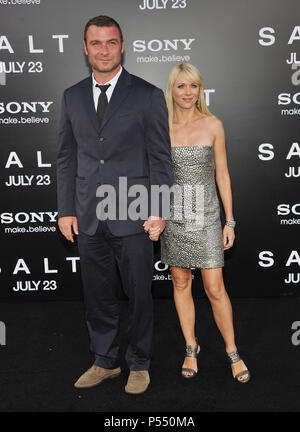 Liev Schreiber - Naomi Watts Salz Premiere auf der Chinese Theatre in Los Angeles. Liev Schreiber Naomi Watts 13 Veranstaltung in Hollywood Leben - Kalifornien, Red Carpet Event, USA, Filmindustrie, Prominente, Fotografie, Bestof, Kunst, Kultur und Unterhaltung, prominente Mode, Besten, Hollywood Leben, Event in Hollywood Leben - Kalifornien, Roter Teppich und backstage, Musik Prominente, Topix, Paar, Familie (Mann und Frau) und Kids - Kinder, Brüder und Schwestern anfrage tsuni@Gamma-USA.com, Kredit Tsuni/USA, 2010 Stockfoto