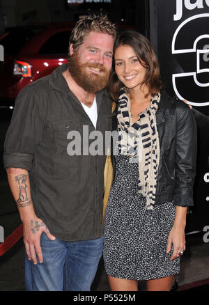 Ryan Dunn - Jackass 3D-Premiere auf der Chinese Theatre in Los Angeles. Ryan Dunn 70 Veranstaltung in Hollywood Leben - Kalifornien, Red Carpet Event, USA, Filmindustrie, Prominente, Fotografie, Bestof, Kunst, Kultur und Unterhaltung, prominente Mode, Besten, Hollywood Leben, Event in Hollywood Leben - Kalifornien, Roter Teppich und backstage, Musik Prominente, Topix, Paar, Familie (Mann und Frau) und Kids - Kinder, Brüder und Schwestern anfrage tsuni@Gamma-USA.com, Kredit Tsuni/USA, 2010 Stockfoto