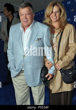 William Shatner, Elizabeth Martin CBS Herbst Premiere Party im Colony Club in Los Angeles. William Shatner, Elizabeth Martin 15 Veranstaltung in Hollywood Leben - Kalifornien, Red Carpet Event, USA, Filmindustrie, Prominente, Fotografie, Bestof, Kunst, Kultur und Unterhaltung, prominente Mode, Besten, Hollywood Leben, Event in Hollywood Leben - Kalifornien, Roter Teppich und backstage, Musik Prominente, Topix, Paar, Familie (Mann und Frau) und Kids - Kinder, Brüder und Schwestern anfrage tsuni@Gamma-USA.com, Kredit Tsuni/USA, 2010 Stockfoto