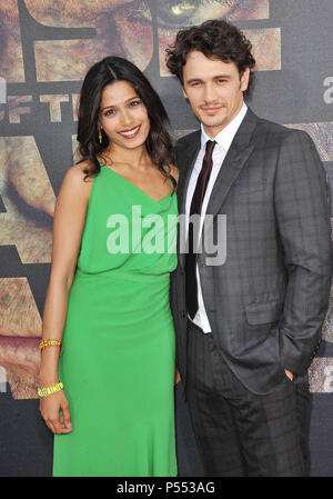 Freida Pinto und James Franco Ankunft auf dem Aufstieg des Planeten der Affen Premiere auf der Chinese Theatre in Los Angeles. a Freida Pinto, James Franco 1 - - - - - - - - - - - - - Red Carpet Event, Vertikal, USA, Filmindustrie, Prominente, Fotografie, Bestof, Kunst, Kultur und Unterhaltung, Topix Prominente Fashion/Vertikal, Besten, Event in Hollywood Leben - Kalifornien, Roter Teppich und backstage, USA, Film, Stars, Film Stars, TV Stars, Musik, Promis, Fotografie, Bestof, Kunst, Kultur und Unterhaltung, Topix, Vertikal, Familie von aus dem Jahr 2011, inquir Stockfoto