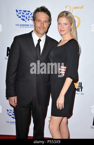Michael Vartan, Lauren Skaar beim 25-jährigen Jubiläum Genesis Awards-2011 im Century Plaza Hotel in Los Angeles. a Michael Vartan, Lauren Skaar 14 - - - - - - - - - - - - - Red Carpet Event, Vertikal, USA, Filmindustrie, Prominente, Fotografie, Bestof, Kunst, Kultur und Unterhaltung, Topix Prominente Fashion/Vertikal, Besten, Event in Hollywood Leben - Kalifornien, Roter Teppich und backstage, USA, Film, Stars, Film Stars, TV Stars, Musik, Promis, Fotografie, Bestof, Kunst, Kultur und Unterhaltung, Topix, Vertikal, Familie von aus dem Jahr 2011, Anfrage tsuni@Ga Stockfoto