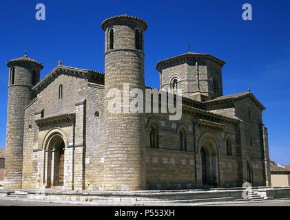 ARTE ROMANICO. ESPAÑA. SAN MARTIN DE FROMISTA. Iglesia románica erigida hacia El año 1066. Es el único que Resta elemento del Monasterio Benedictino que mandó construir la Reina Doña Bürgermeister, viuda de Sancho el Mayor de Navarra. FROMISTA. Estado de Palencia. Castilla-León. Stockfoto