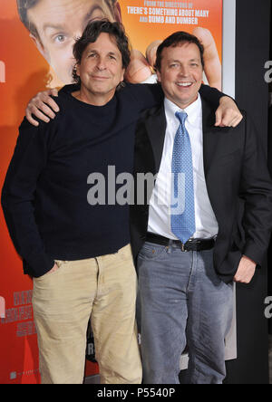 Peter, Bobby Farrelly in der Halle Pass Premiere Arclight Theater in Los Angeles. a Peter, Bobby Farrelly 08 - - - - - - - - - - - - - Red Carpet Event, Vertikal, USA, Filmindustrie, Prominente, Fotografie, Bestof, Kunst, Kultur und Unterhaltung, Topix Prominente Fashion/Vertikal, Besten, Event in Hollywood Leben - Kalifornien, Roter Teppich und backstage, USA, Film, Stars, Film Stars, TV Stars, Musik, Promis, Fotografie, Bestof, Kunst, Kultur und Unterhaltung, Topix, Vertikal, Familie von aus dem Jahr 2011, Anfrage tsuni@Gamma-USA.com Mann und Frau Stockfoto