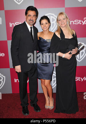 Joe Mantegna, Tochter Gia, Mamma - Warner Bros & Stil Party nach den Golden Globes im Beverly Hilton Hotel in Los Angeles. Joe Mantegna, Tochter Gia, MOM 235 - - - - - - - - - - - - - Red Carpet Event, Vertikal, USA, Filmindustrie, Prominente, Fotografie, Bestof, Kunst, Kultur und Unterhaltung, Topix Prominente Fashion/Vertikal, Besten, Event in Hollywood Leben - Kalifornien, Roter Teppich und backstage, USA, Film, Stars, Film Stars, TV Stars, Musik, Promis, Fotografie, Bestof, Kunst, Kultur und Unterhaltung, Topix, Vertikal, Familie von aus dem Jahr 2011 Stockfoto