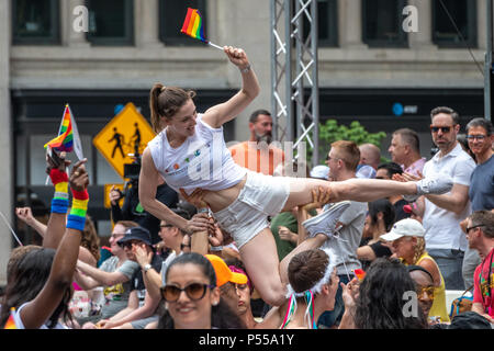 New York, USA, 24. Juni 2018. Tänzer an der New York City Pride Parade 2018. Foto von Enrique Shore Credit: Enrique Ufer/Alamy leben Nachrichten Stockfoto