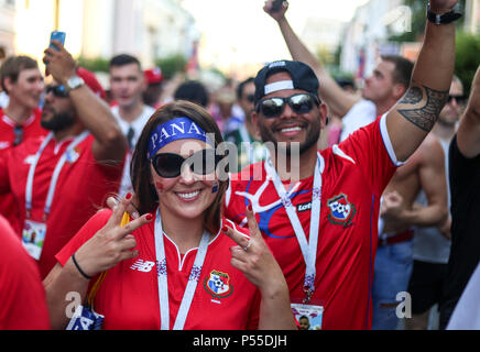 Panama Fans gesehen, die England vs Panama Match in der Fan Zone. Die FIFA Fußball-Weltmeisterschaft 2018 ist der 21. Fußball-Weltmeisterschaft, die am 14. Juni beginnt und endet am 15. Juli 2018 in Russland. Stockfoto