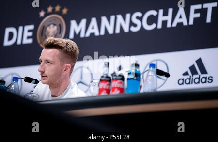 Vatutinki, Russland. 25. Juni 2018. Marco Reus (Deutschland) beantwortet Fragen von Journalisten GES/fussball/Wm 2018 Russland: DFB Pressekonferenz, Moskau/Vatutinki, 25.06.2018 GES/fussball/fussball/WM 2018 Russland: DFB Pressekonferenz, Moskau/Watutinki, Juni 25, 2018 | Verwendung der weltweiten Kredit: dpa/Alamy leben Nachrichten Stockfoto