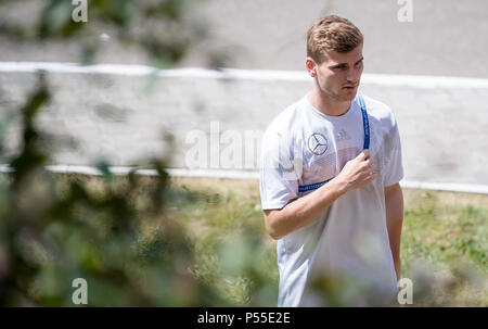 Vatutinki, Russland. 25. Juni 2018. Timo Werner (Deutschland) Spaziergänge an den DFB Pressekonferenz GES/fussball/WM Russland 2018: DFB Pressekonferenz, Moskau/Vatutinki, 25.06.2018 GES/fussball/fussball/WM 2018 Russland: DFB Pressekonferenz, Moskau/Watutinki, Juni 25, 2018 | Verwendung der weltweiten Kredit: dpa/Alamy leben Nachrichten Stockfoto