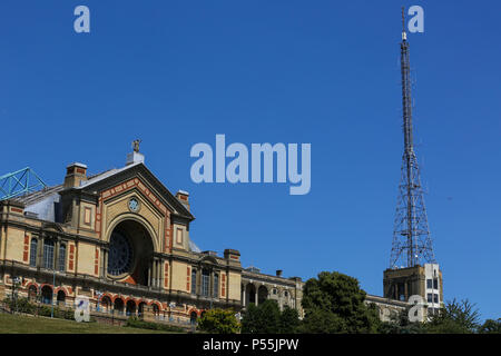 Alexandra Palace London. UK vom 25. Juni 2018 - Ansicht der Alexandra Palace im Norden von London unter blauem Himmel. Großbritannien ist mit warmen und sonnigen Wetter mit Temperatur zu erwarten erreichen 30 Grad Celsius in der Hauptstadt. Credit: Dinendra Haria/Alamy leben Nachrichten Stockfoto