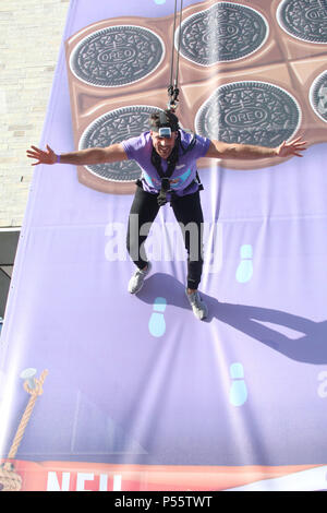 Milka Liebe Houserunning im Motel One Hamburg mit: Leonard Freier Wo: Hamburg, Deutschland Wann: 24. Mai 2018 Credit: Becher/WENN.com Stockfoto