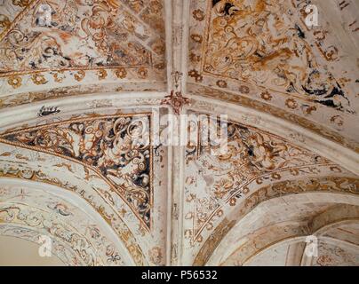 ARTE GOTICO. ESPAÑA. MONASTERIO DE SANTA MARIA DE VALBUENA, CISTERCIENSE. Fundado en el S. XII. Las mejores arquitectónico del CLAUSTRO, edificado en el siglo XIII. Provincia de Valladolid. Castilla-León. Stockfoto