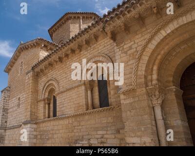 ARTE ROMANICO. ESPAÑA. SAN MARTIN DE FROMISTA. Iglesia románica construida hacia El 1,066. Es el único que Resta elemento del Monasterio Benedictino que mandó construir la Reina Doña Bürgermeister, viuda de Sancho el Mayor de Navarra. Edificio de Planta Basilika Gebäude. FROMISTA. Estado de Palencia. Castilla-León. Stockfoto