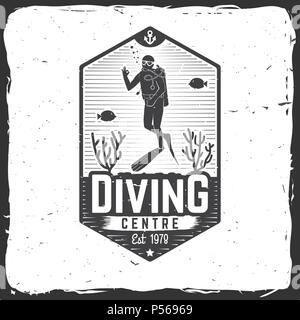 Diving Center. Vector Illustration. Konzept für Hemd oder Logo, Print, Stempel oder T-Stück. Vintage Typografie Design mit diver Silhouette. Stock Vektor