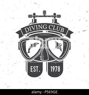 Diving Club. Vector Illustration. Konzept für Hemd oder Logo, Print, Stempel oder T-Stück. Vintage Typografie Design mit Taucherbrille und Tauchflasche Silhouette. Stock Vektor